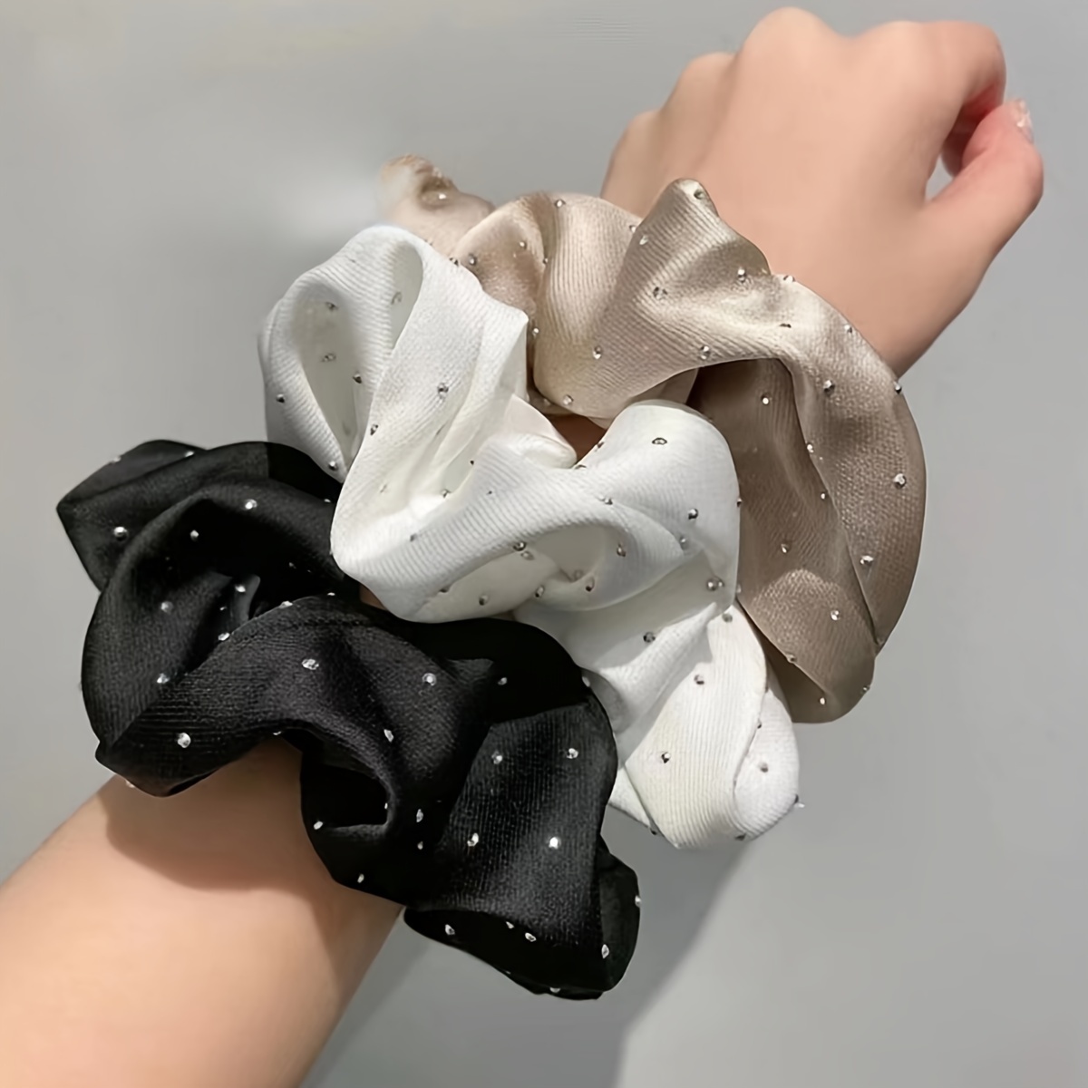 Travel Accessories Aesthetic - 1/3 Stück Satin-Haargummis mit Strass-Dekor –
