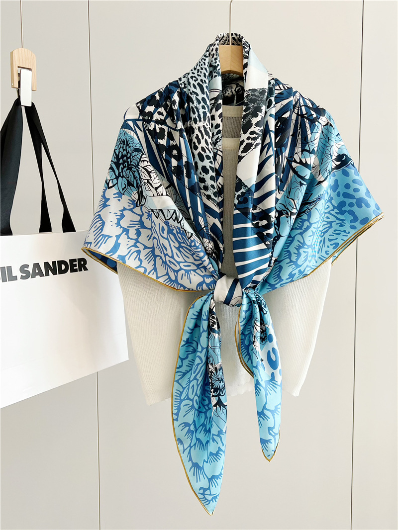 Seidenschal mit Löwenmuster, l – Travel Accessories Neck Bewertung und Preis